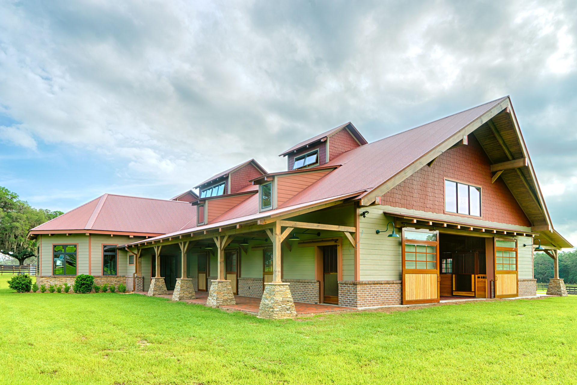 Ocala Thoroughbred Barn — heavy timber equestrian facility, Marion County, Florida