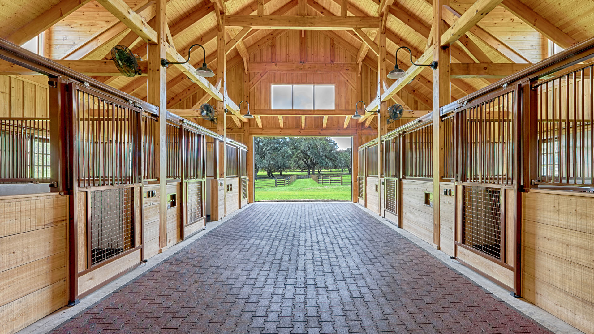 Ocala Thoroughbred Barn — heavy timber equestrian facility, Marion County, Florida