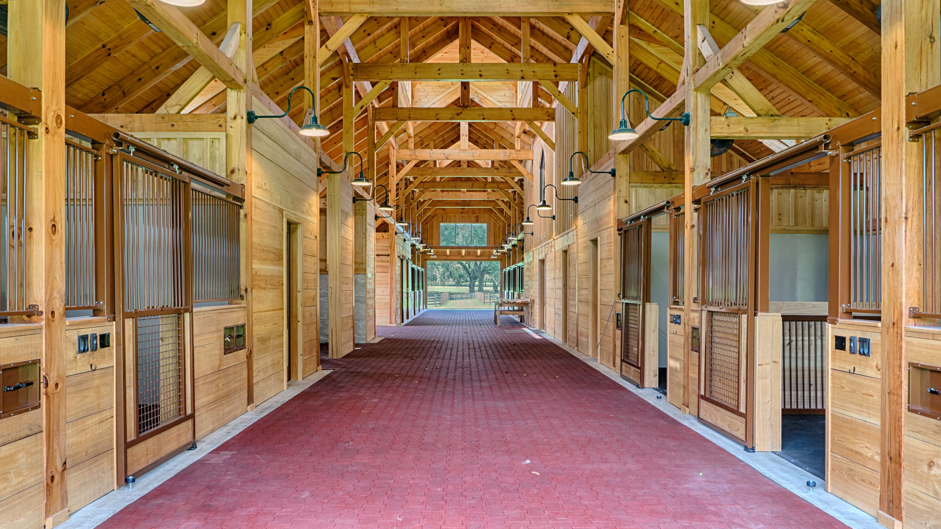 Ocala Thoroughbred Barn — heavy timber equestrian facility, Marion County, Florida