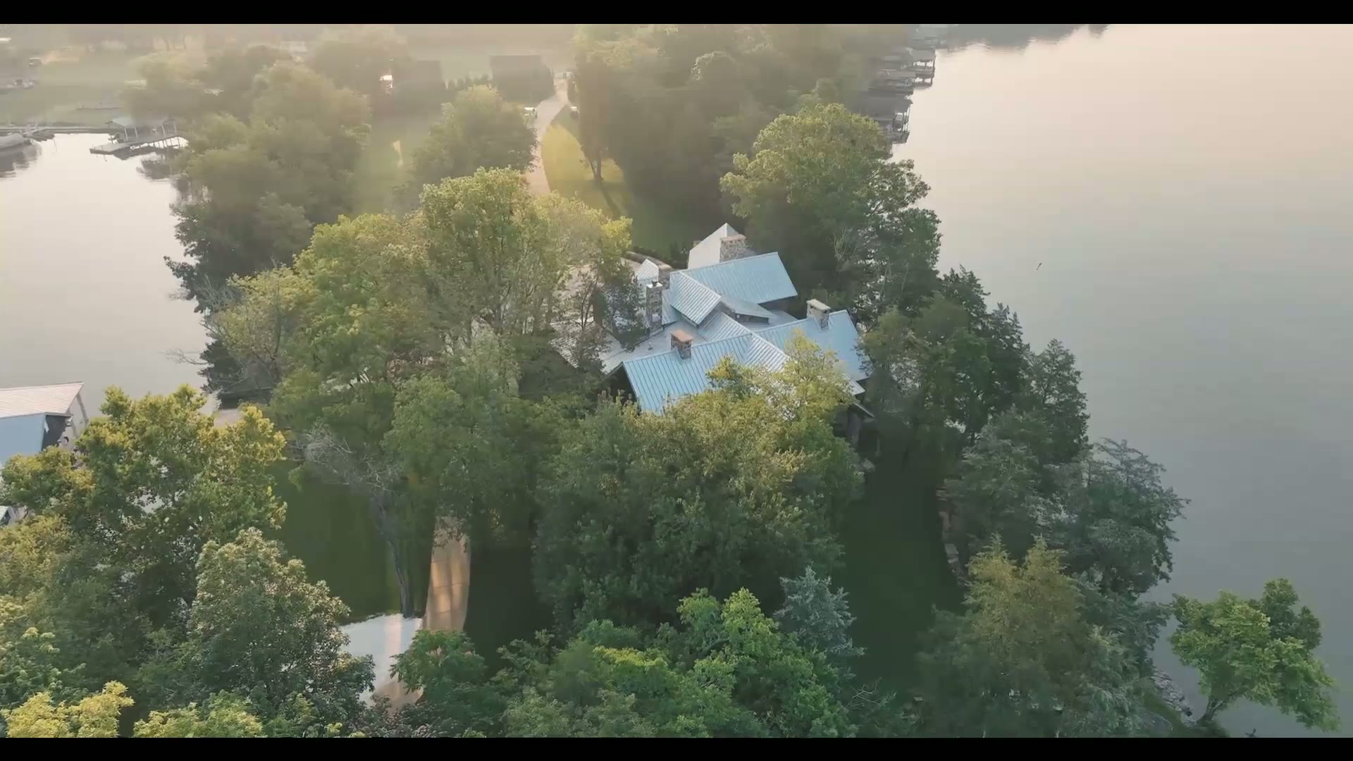 Allan and Janie Jones' Hearthstone lake house
