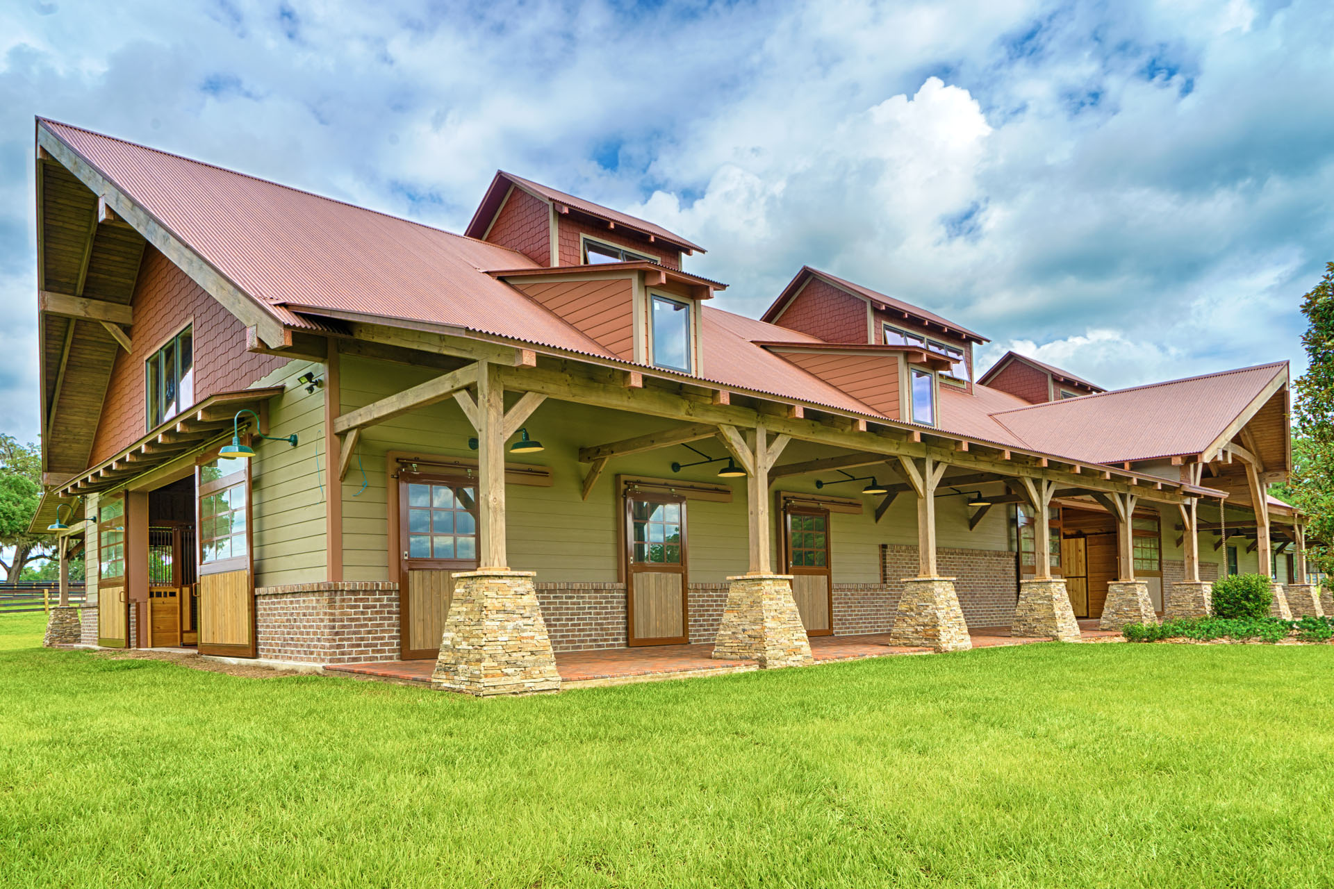 Ocala Thoroughbred Barn — heavy timber equestrian facility, Marion County, Florida