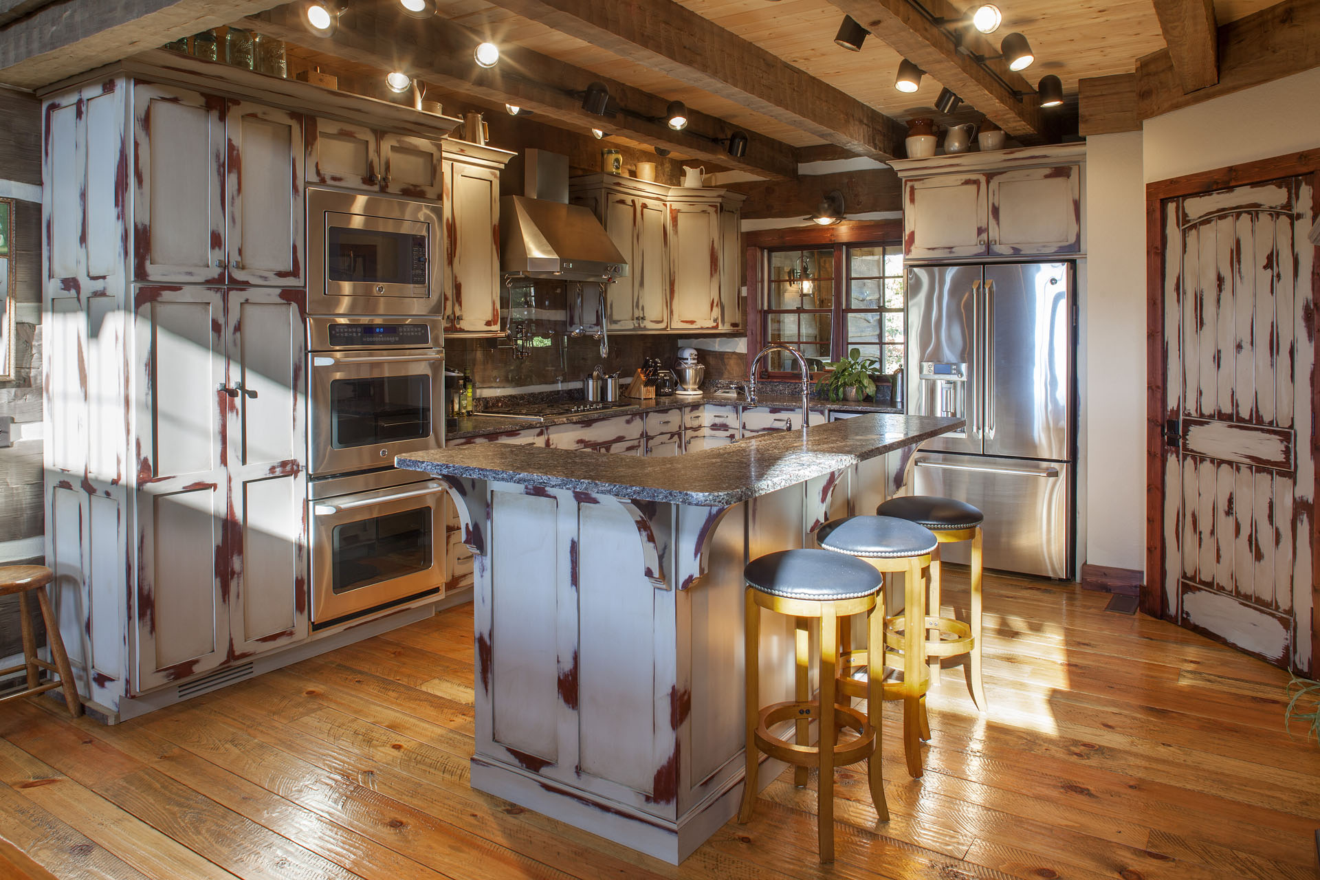 The Tom Thompson, MD Log Home — reclaimed hand-hewn logs, ridgetop pasture, Tennessee