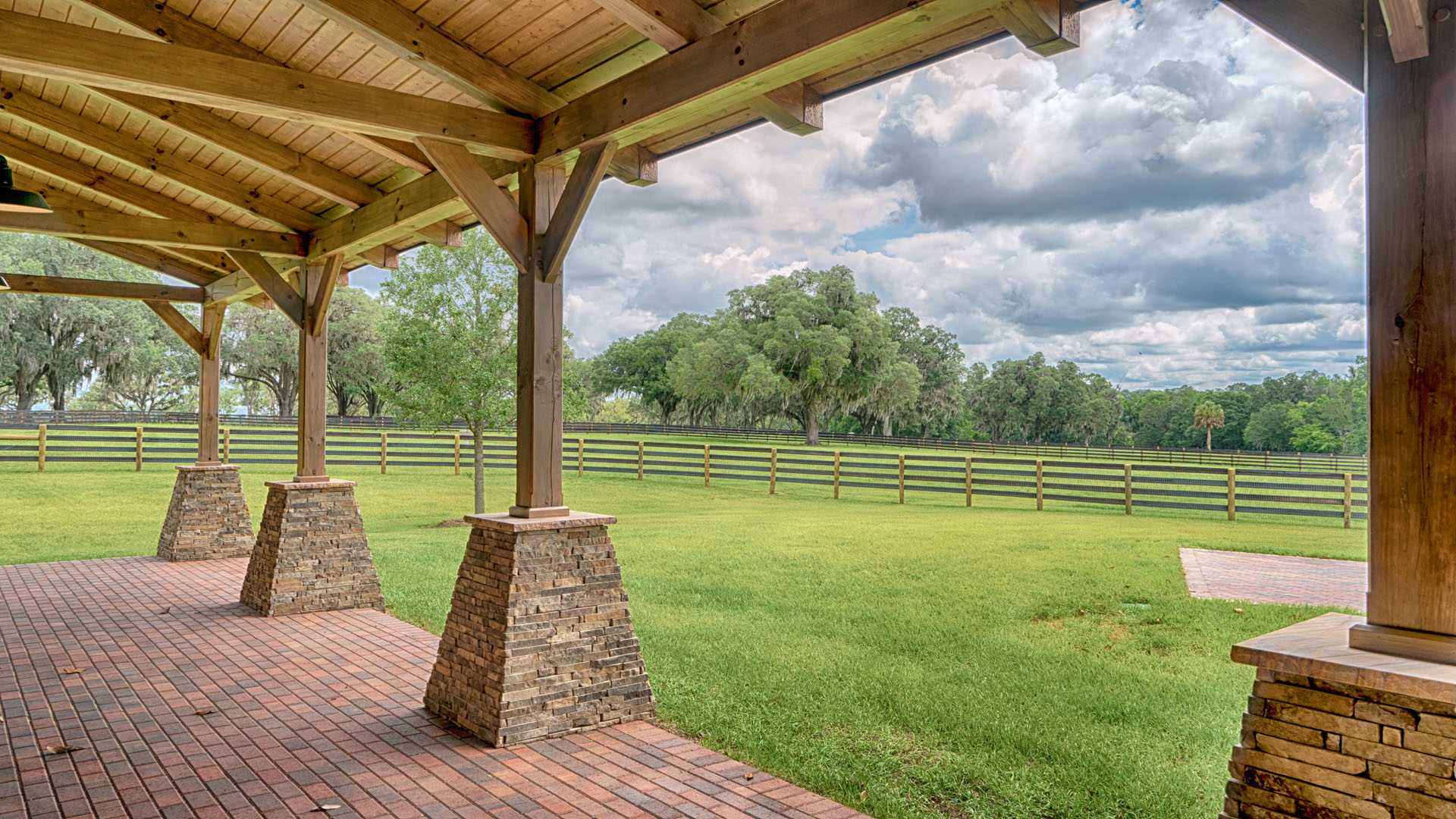Ocala Thoroughbred Barn — heavy timber equestrian facility, Marion County, Florida