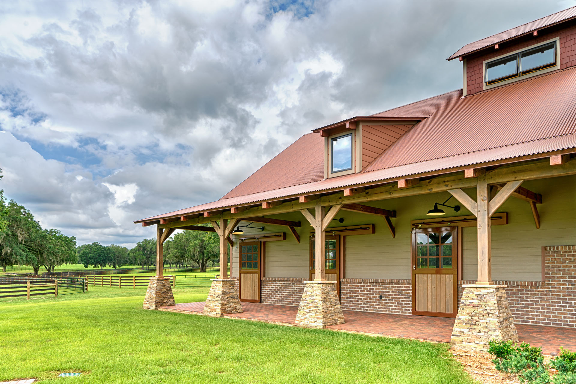 Ocala Thoroughbred Barn — heavy timber equestrian facility, Marion County, Florida