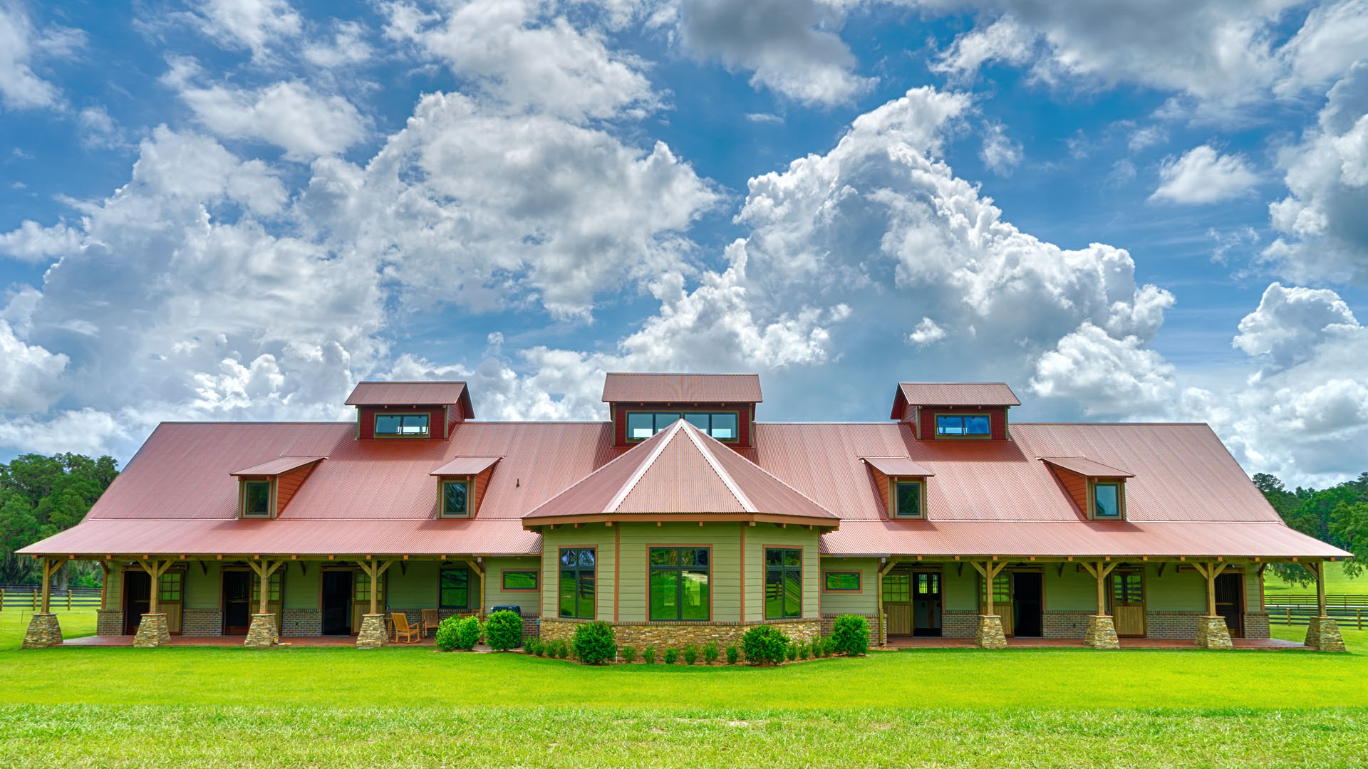 Ocala Thoroughbred Barn — heavy timber equestrian facility, Marion County, Florida
