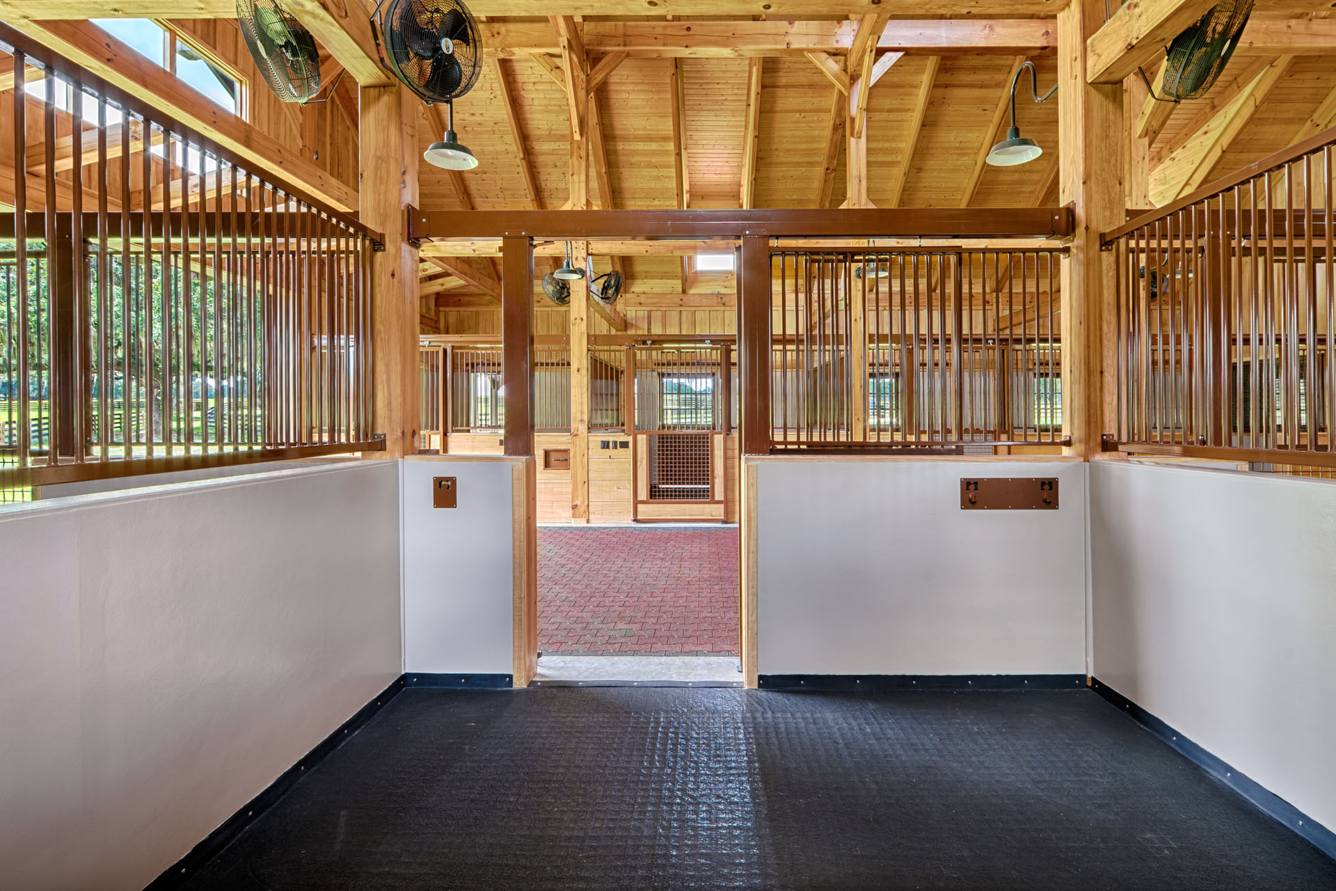 Ocala Thoroughbred Barn — heavy timber equestrian facility, Marion County, Florida