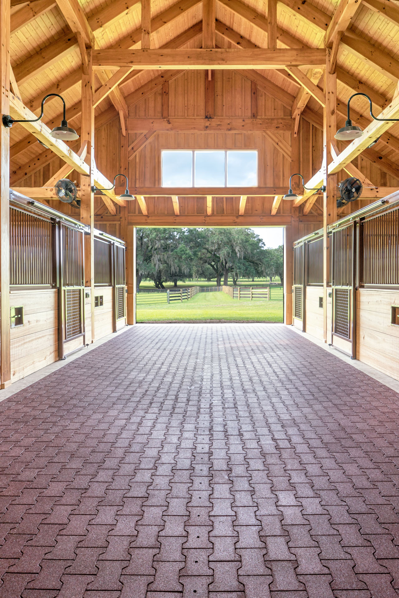 Ocala Thoroughbred Barn — heavy timber equestrian facility, Marion County, Florida