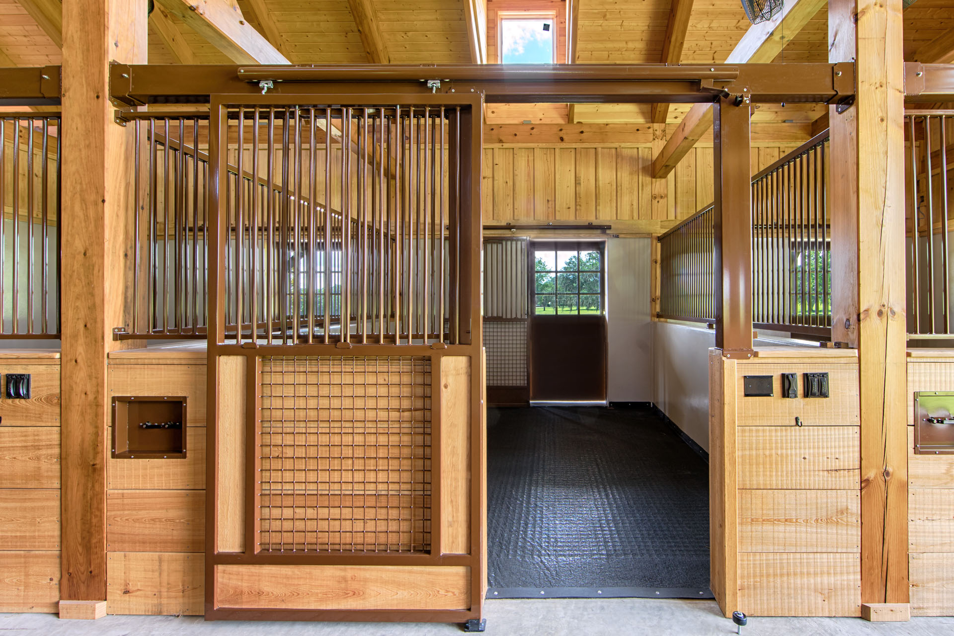 Ocala Thoroughbred Barn — heavy timber equestrian facility, Marion County, Florida