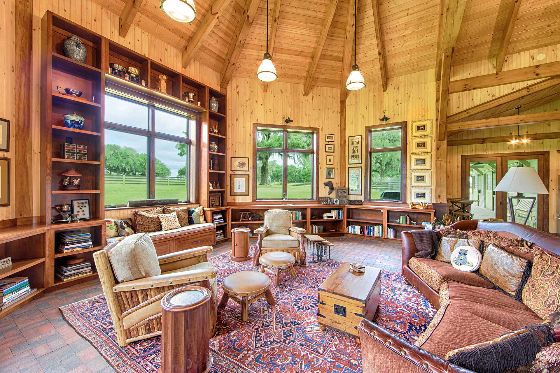 Ocala Thoroughbred Barn — heavy timber equestrian facility, Marion County, Florida