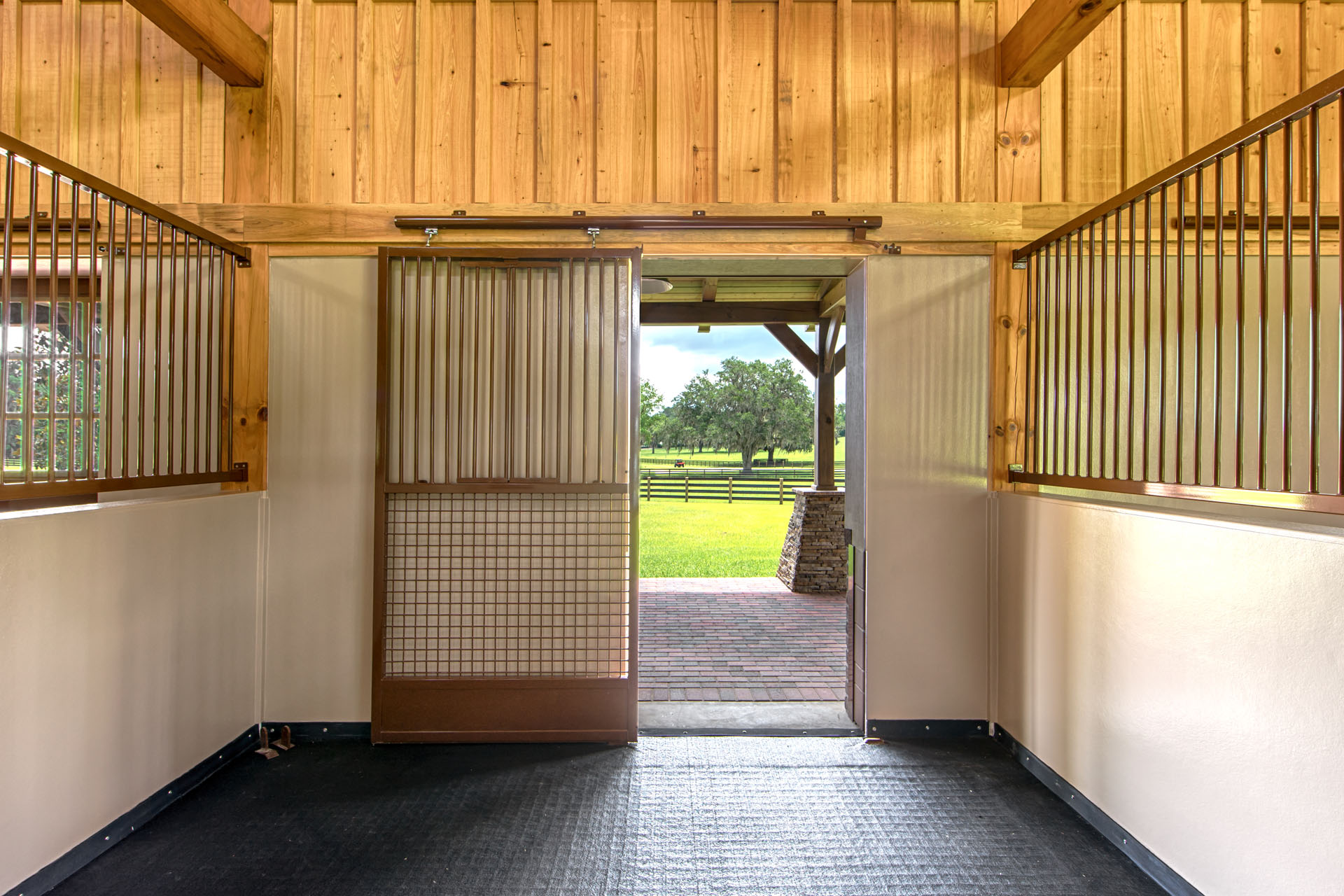 Ocala Thoroughbred Barn — heavy timber equestrian facility, Marion County, Florida