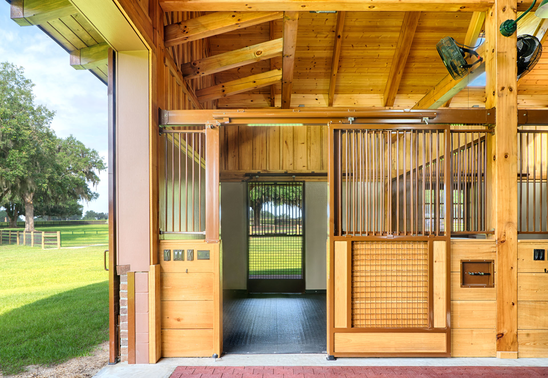Ocala Thoroughbred Barn — heavy timber equestrian facility, Marion County, Florida