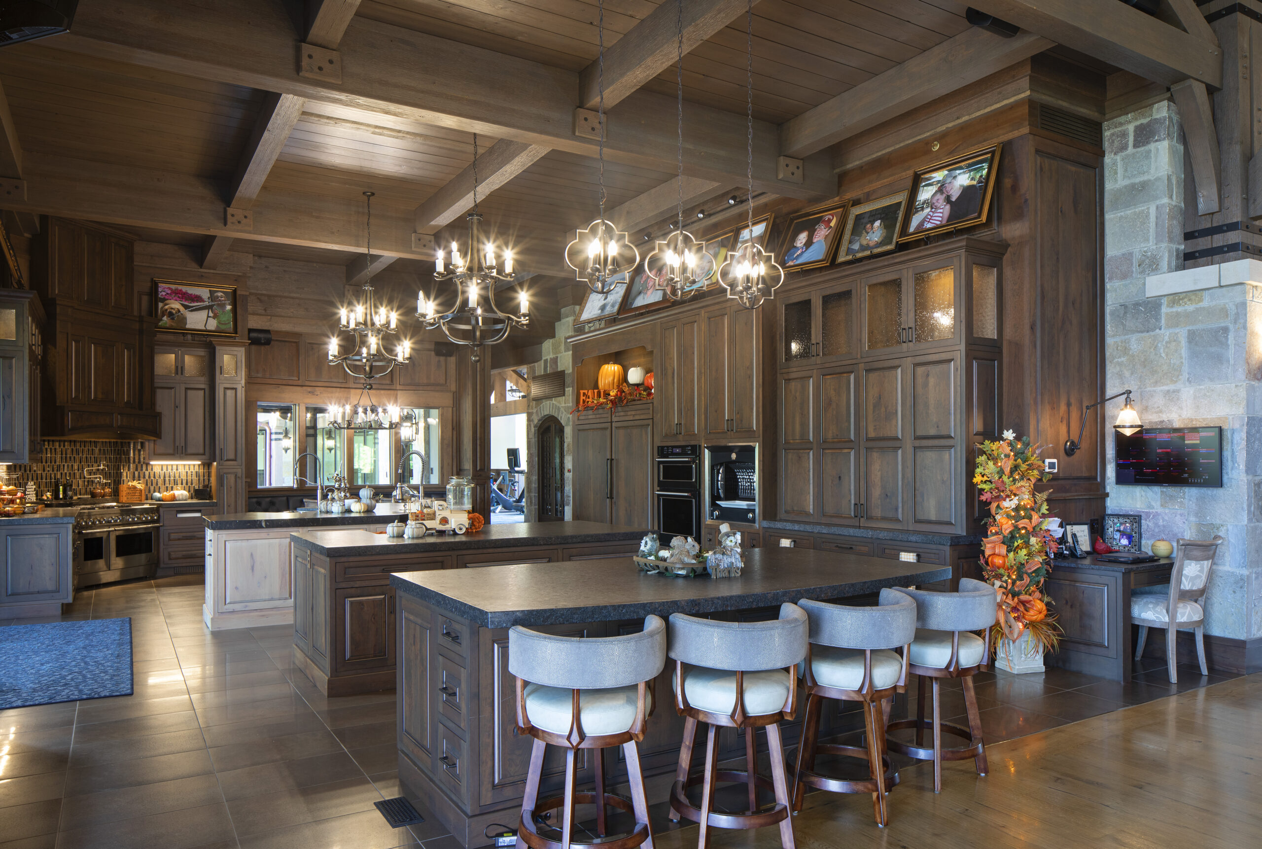Paris, IL Timber Frame — oak timber frame home with hammer-beam trusses